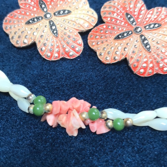 Mother of Pearl Beads, coral & small jade beads Necklace, earrings and bracelet - Picture 13 of 16